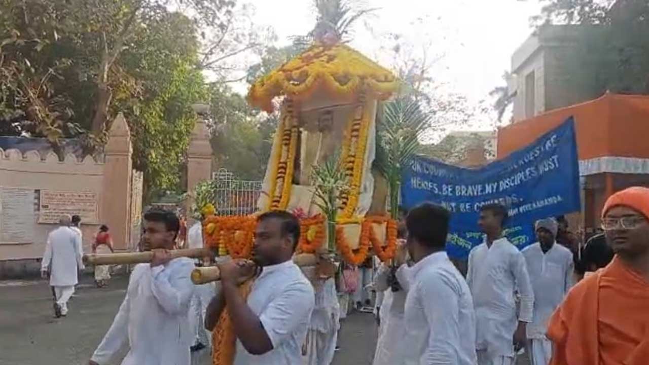 বেলুড়ে সাড়ম্বরে পালিত হচ্ছে শ্রীরামকৃষ্ণের জন্মতিথি।