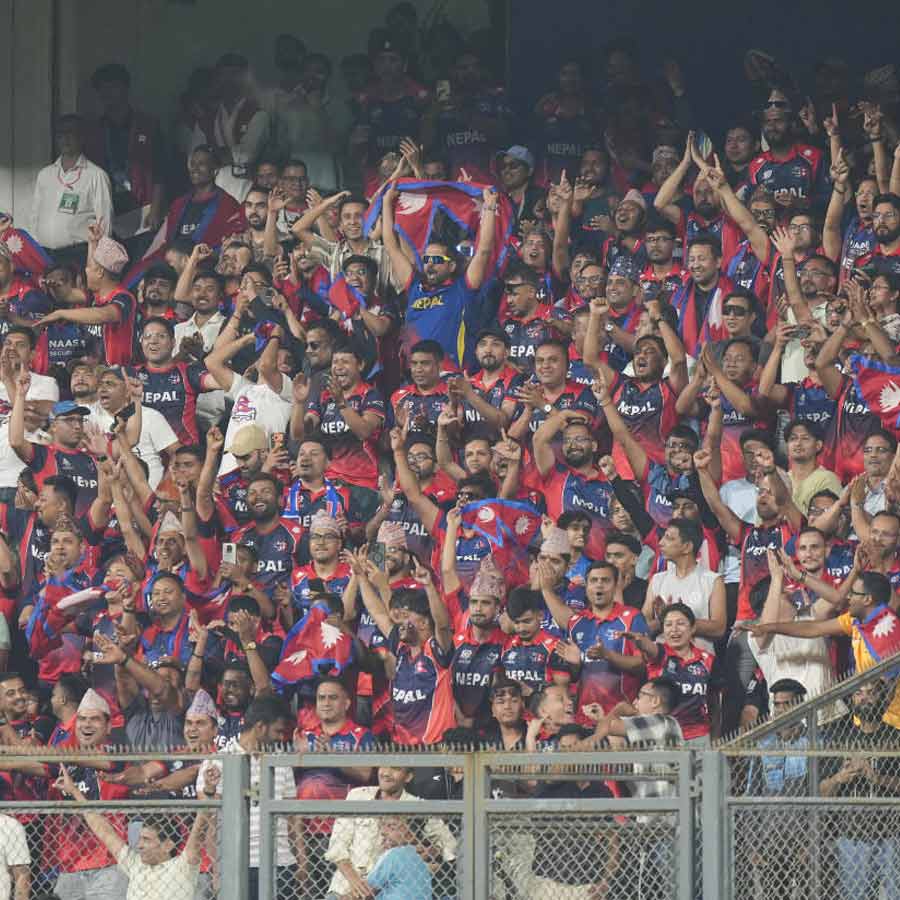 নেপালের সমর্থকেরা।