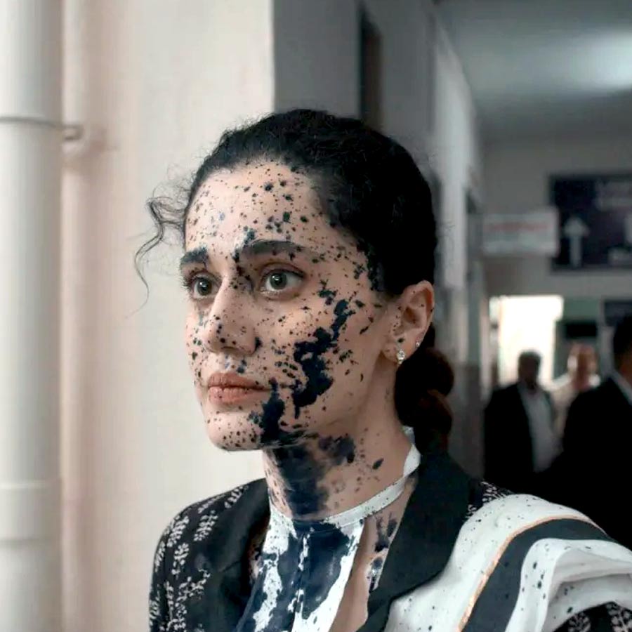 অনুভব সিন্‌হার ‘অস্‌সি’-তে তাপসী।