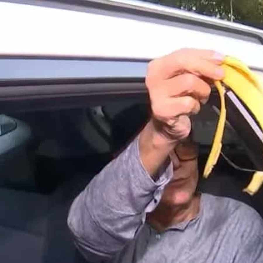 বিতর্কিত মুহূর্ত।