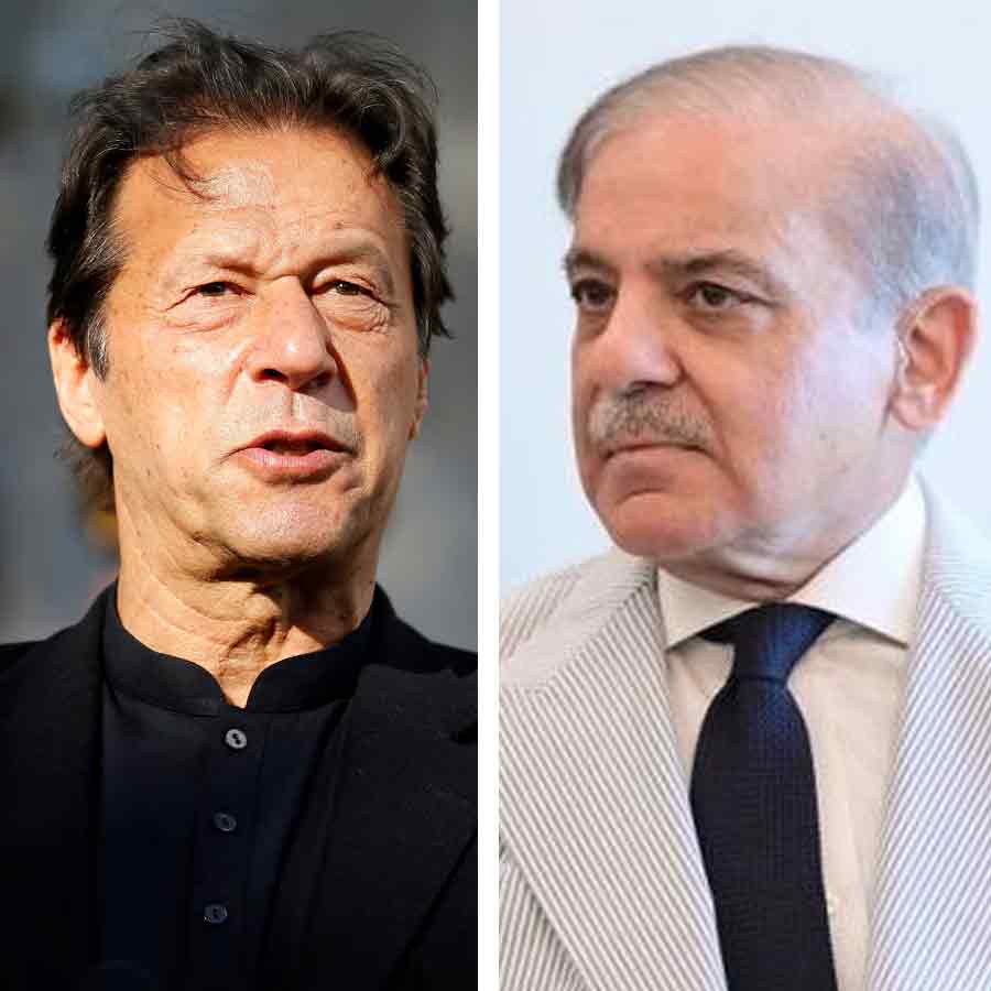 (বাঁ দিকে) পাকিস্তানের প্রাক্তন প্রধানমন্ত্রী ইমরান খান। পাকিস্তানের বর্তমান প্রধানমন্ত্রী শাহবাজ় শরিফ (ডান দিকে)।