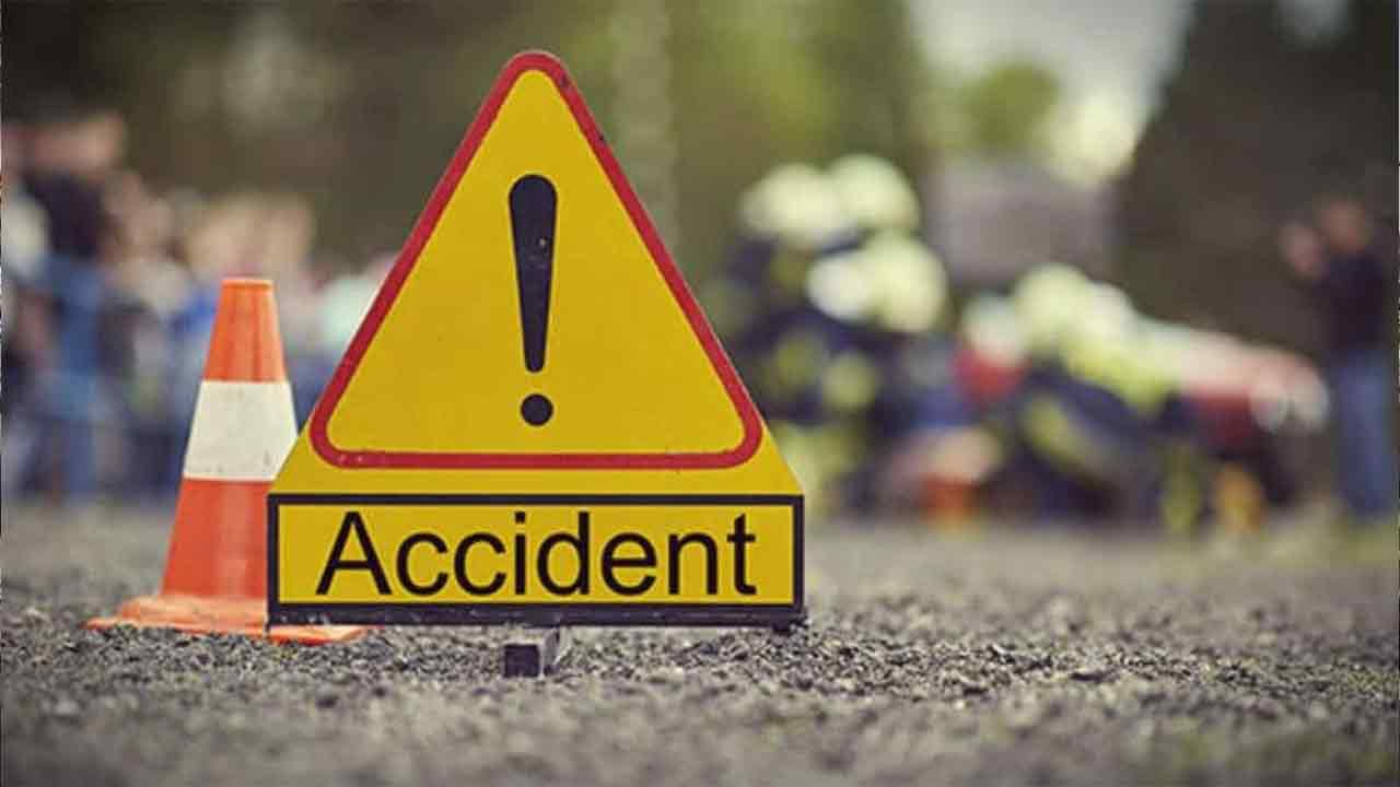 A six years old girl child death due to road accident in Delhi