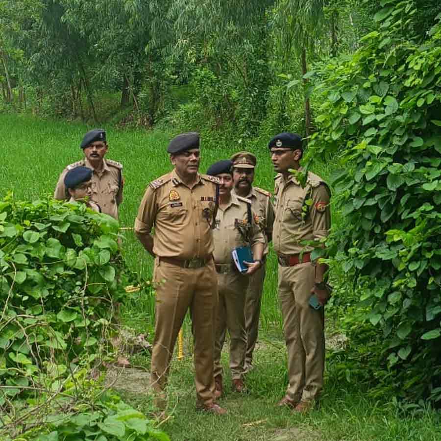 ঘটনাস্থলে পুলিশ। ছবি: সংগৃহীত।