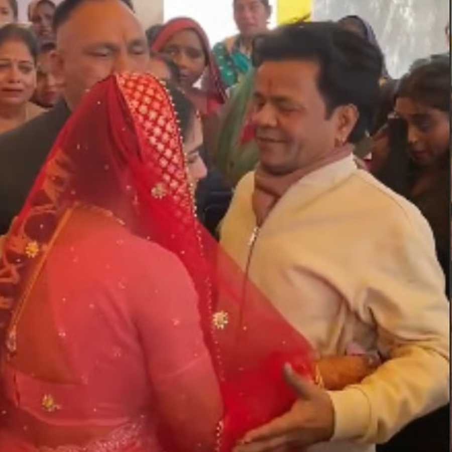 Rajpal Yadav seen consoling his niece at the wedding dgtl