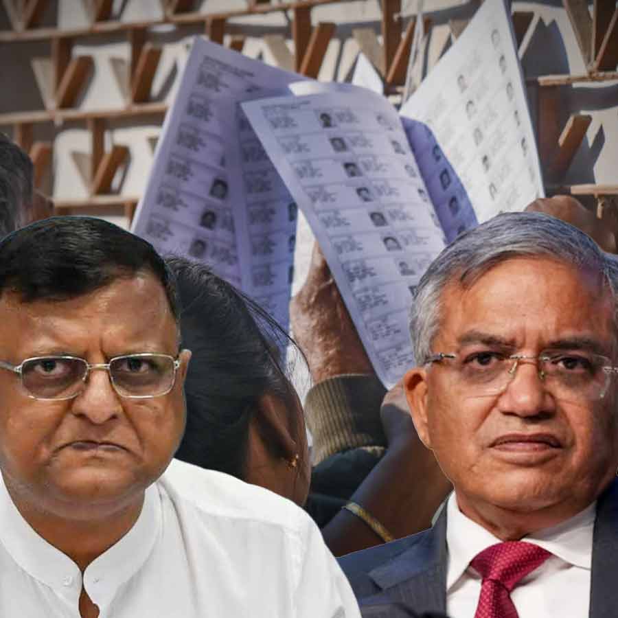 CEC Gyanesh Kumar rings CEO Manoj Kumar Agarwal after the supreme Court order of Final Voter list dgtls