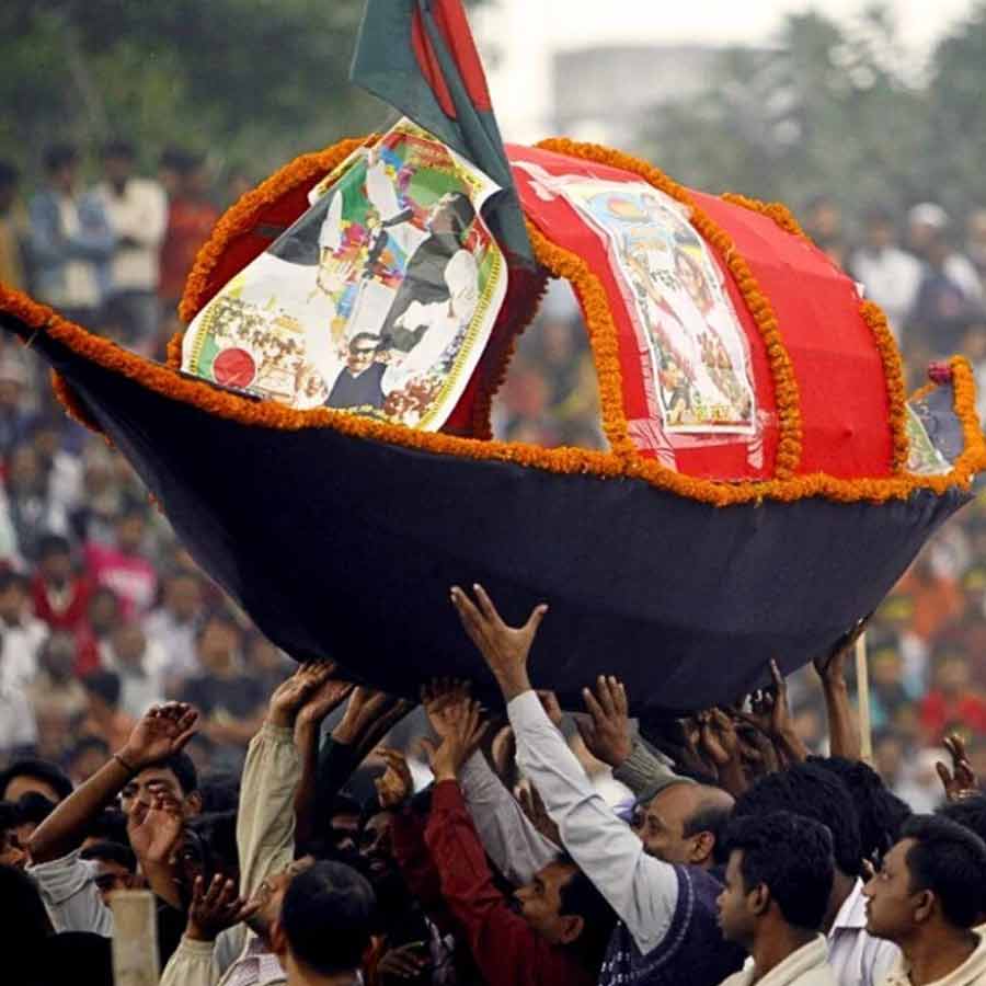 Despite prohibition, leaders and Workers of Bangladesh Awami League on road, holds another protest march