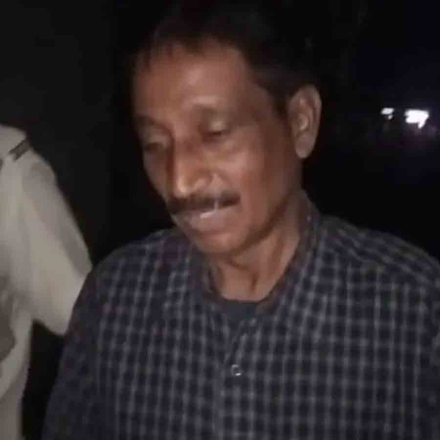 অভিযুক্ত শিক্ষক সমীরকুমার মণ্ডল।