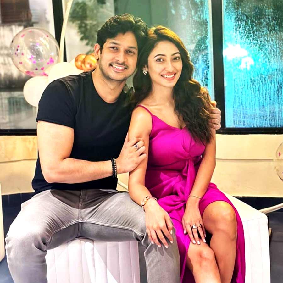 কেন বড়পর্দা থেকে দূরে অভিনেত্রী তথা সোমরাজের বান্ধবী আয়ুসী?