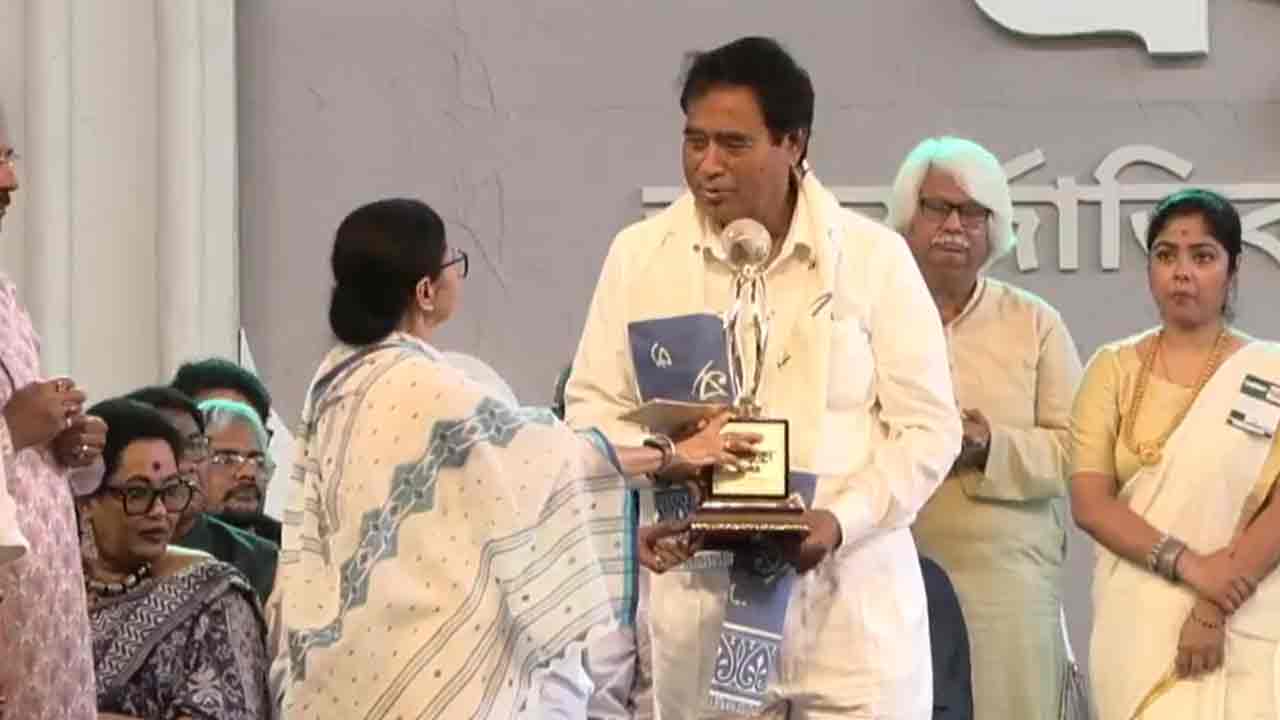 BJP MP Ananta Maharaj receives bangabibhusan from Chief Minister Mamata Banerjee