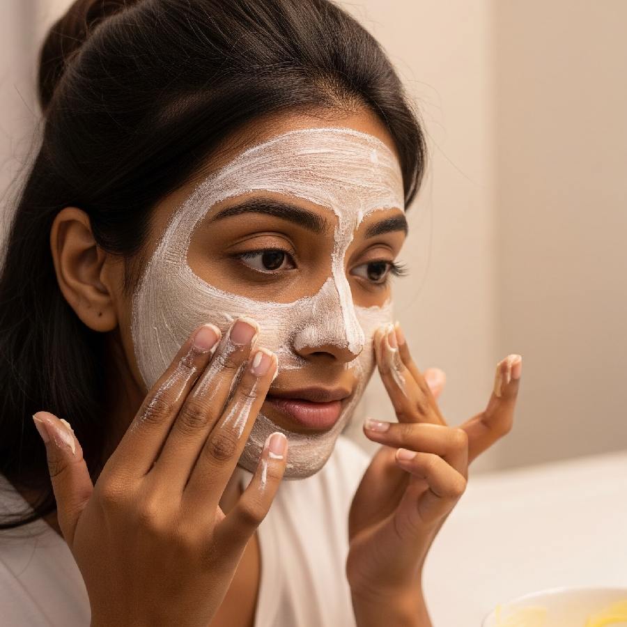 রাতে মাখুন ফেসপ্যাক, সকালে ঝকঝক করবে ত্বক।