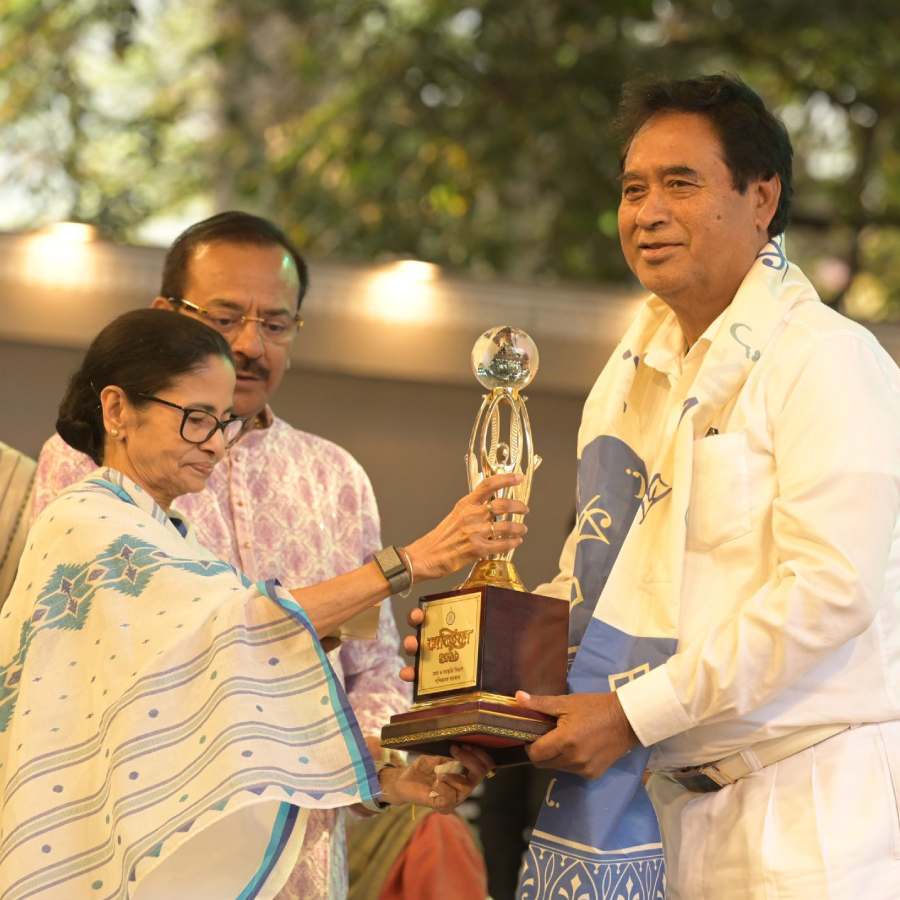 BJP MP Ananta Maharaj receives bangabibhusan from Chief Minister Mamata Banerjee