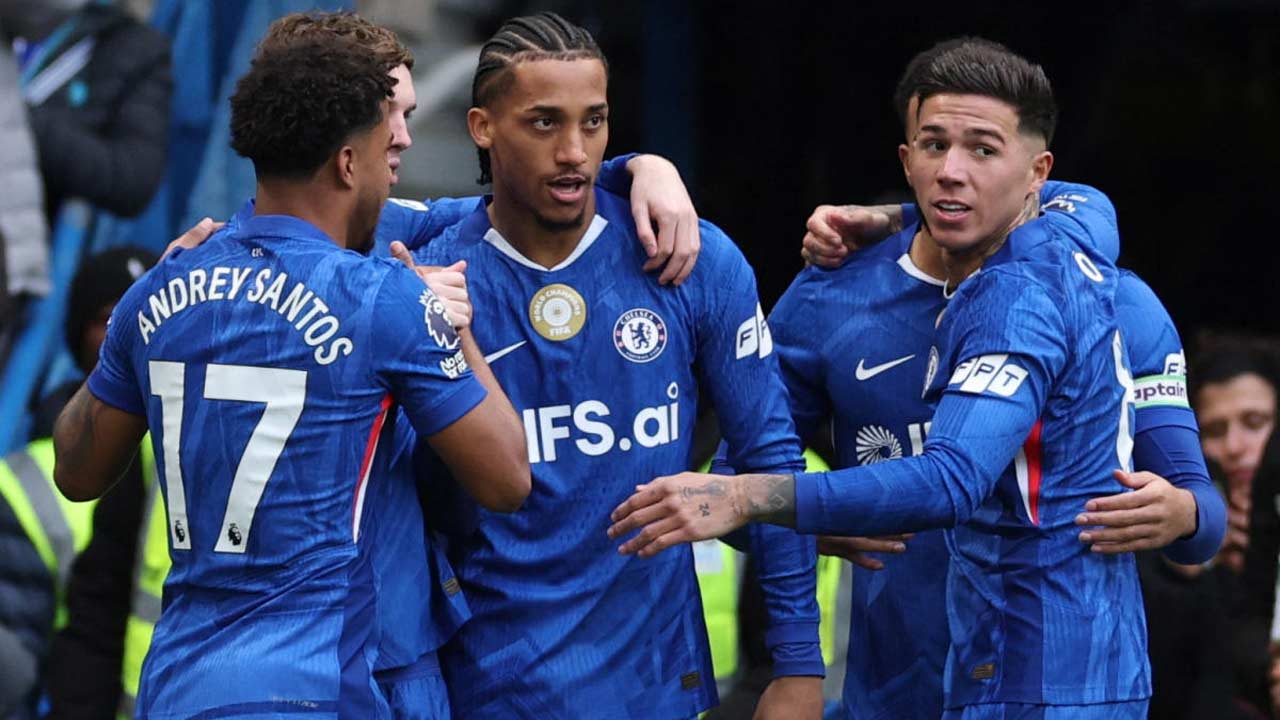 চর্চায়: গোলের পরে চেলসির জোয়াও পেদ্রো। শনিবার।