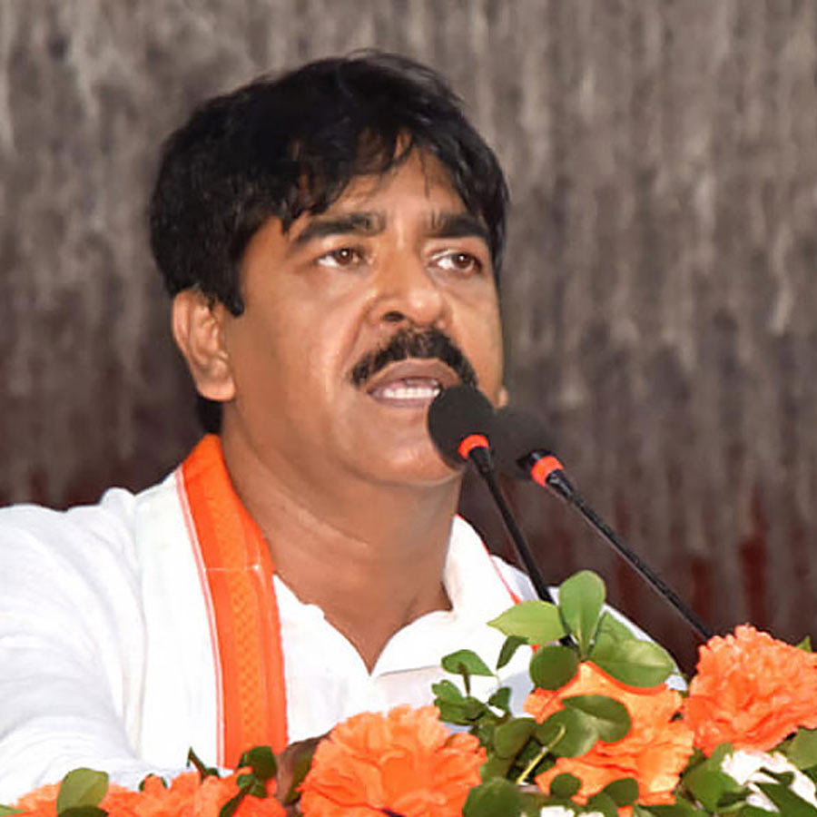 ভাঙড়ে আক্রান্ত তৃণমূল বিধায়ক শওকত মোল্লা। শনিবার রাতে।