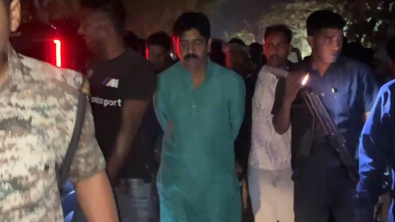 ভাঙড়ে আক্রান্ত তৃণমূল বিধায়ক শওকত মোল্লা। শনিবার রাতে।