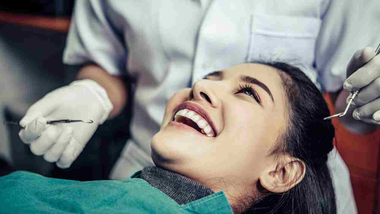 Dentists warn that everyday habits may be silently weakening your tooth enamel