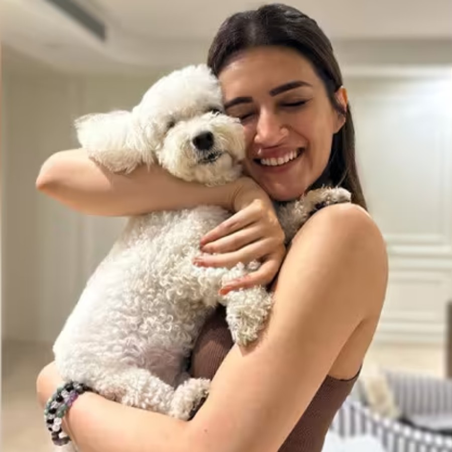 কৃতি স্যানন, ডিস্কো ও ফিবি।