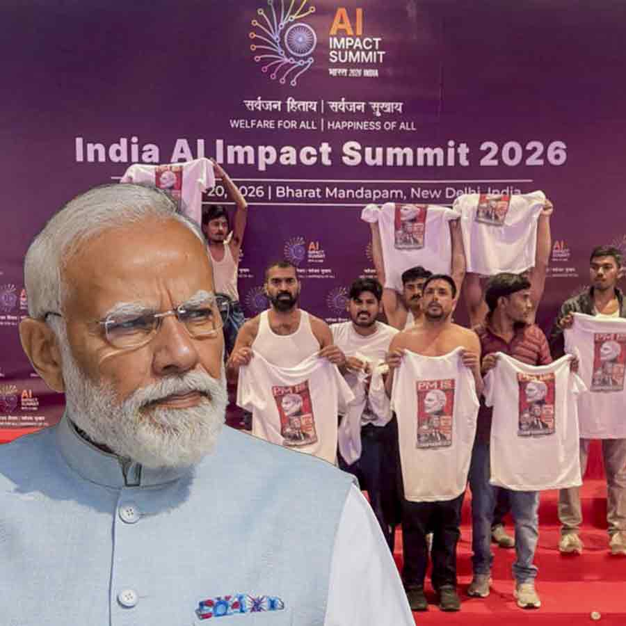 Prime Minister Narendra Modi attack Congress over shirtless protest at AI Summit