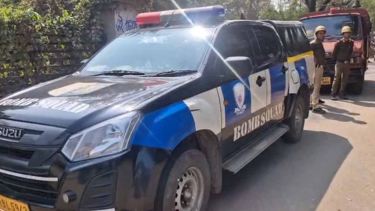 Bombs in Shantiniketan Hotel