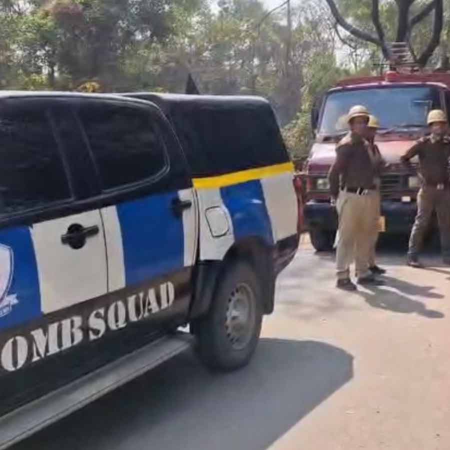 Bombs in Shantiniketan Hotel