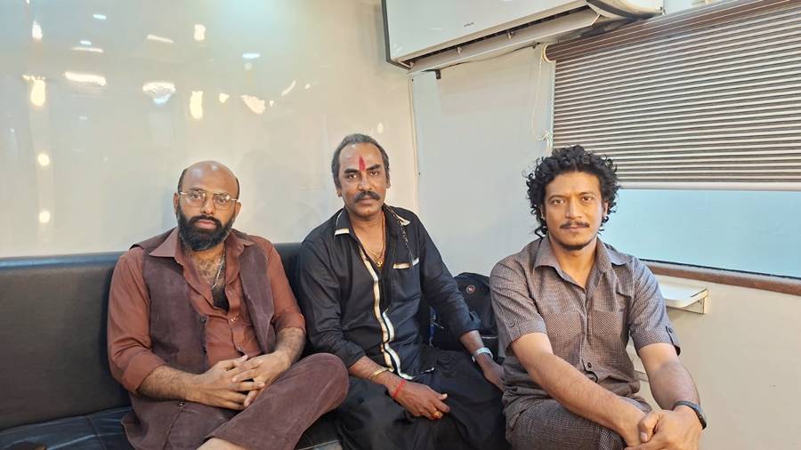 ‘প্রিন্স’-এর শুটের ফাঁকে মাহমুদ, লোকনাথ দে, শরীফ সিরাজ়।