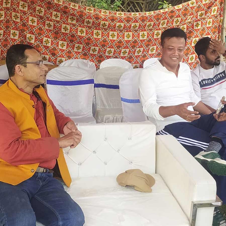 BJP leader paid a courtesy visit to the police cricket tournament organized at the Mahishadal on the invitation of East Midnapur District Superintendent of Police Mithun Dey dgtl