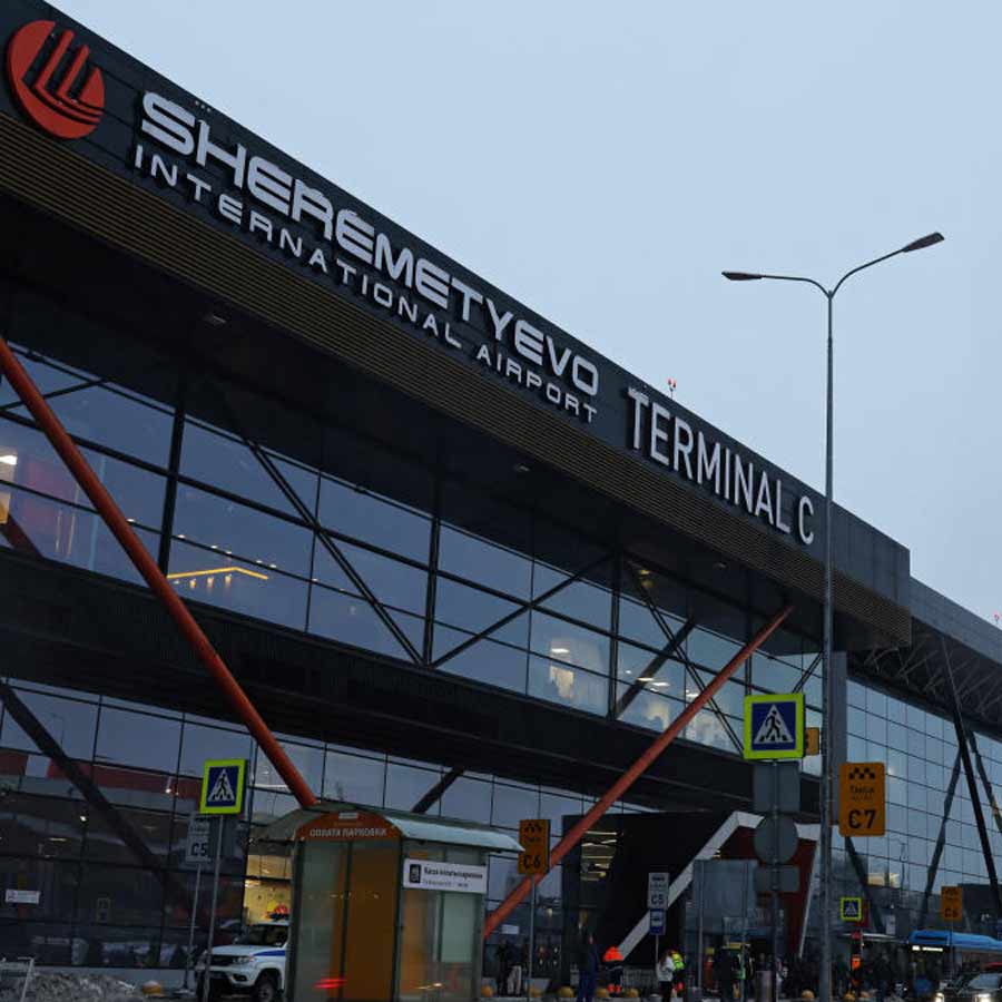 Moscow's Airports Shut Down dgtl