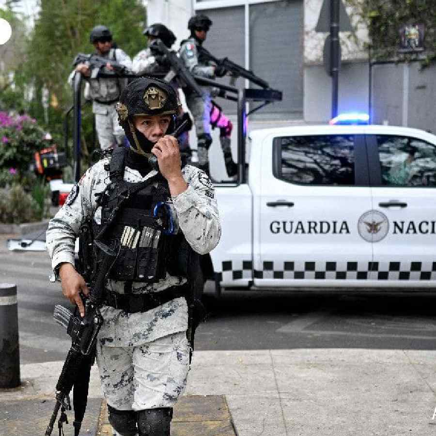 কুখ্যাত মাদক সম্রাটের মৃত্যুর পর পথে মেক্সিকোর বাহিনী।