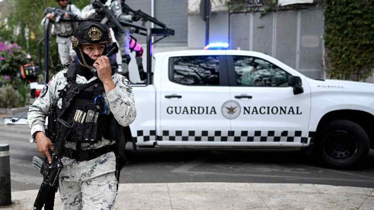 কুখ্যাত মাদক সম্রাটের মৃত্যুর পর পথে মেক্সিকোর বাহিনী।