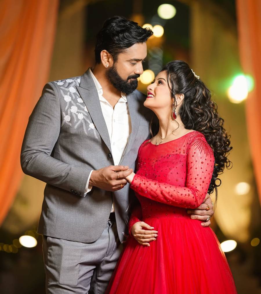 স্ত্রী শ্বেতা ভট্টাচার্যের সঙ্গে রুবেল দাস।