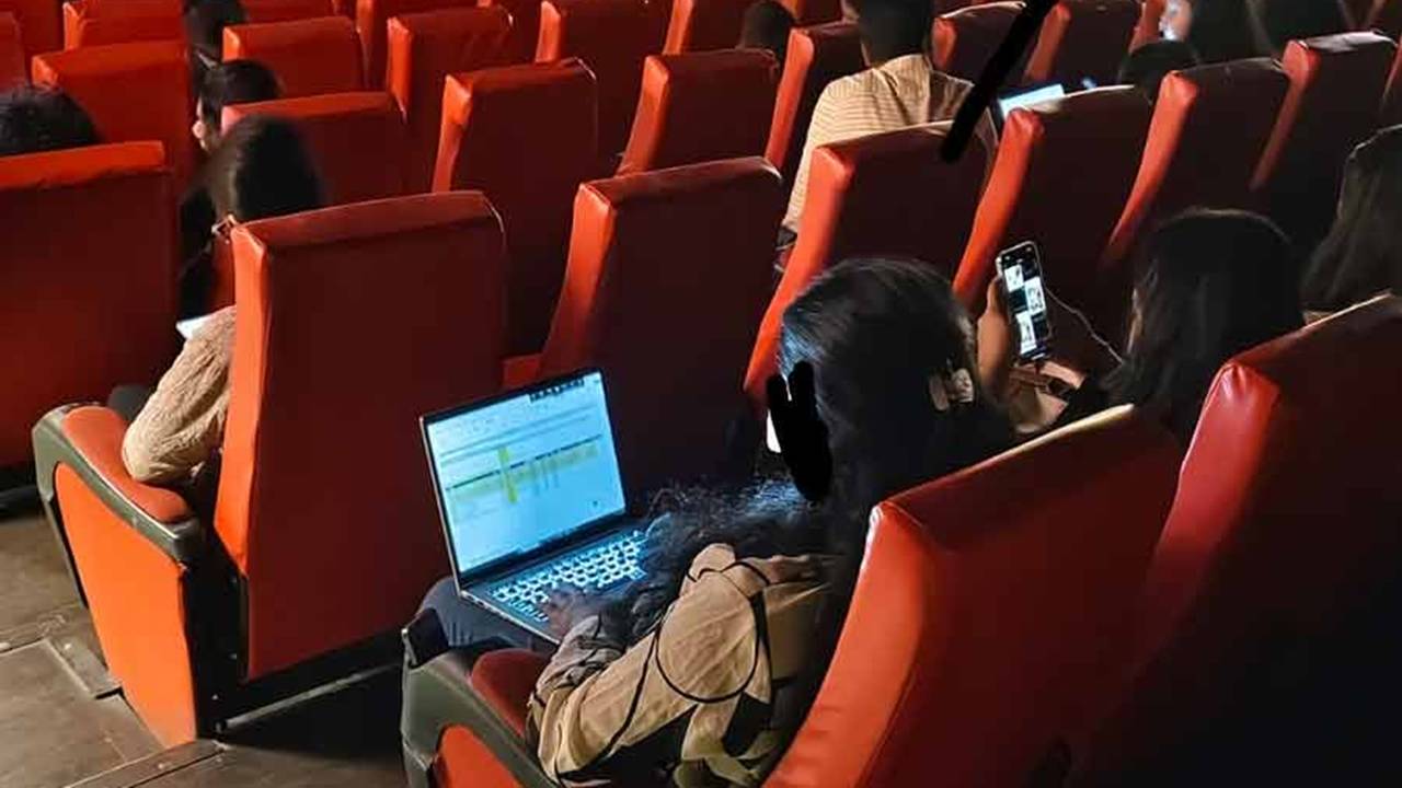 বন্ধের মুখে শহরের সিনেমা হল?