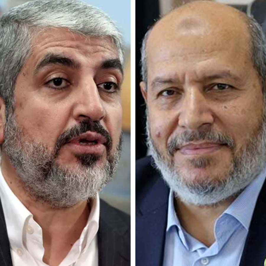 (বাঁ দিকে) খালেদ মেশাল এবং খলিল আল-হাইয়া (ডান দিকে)।