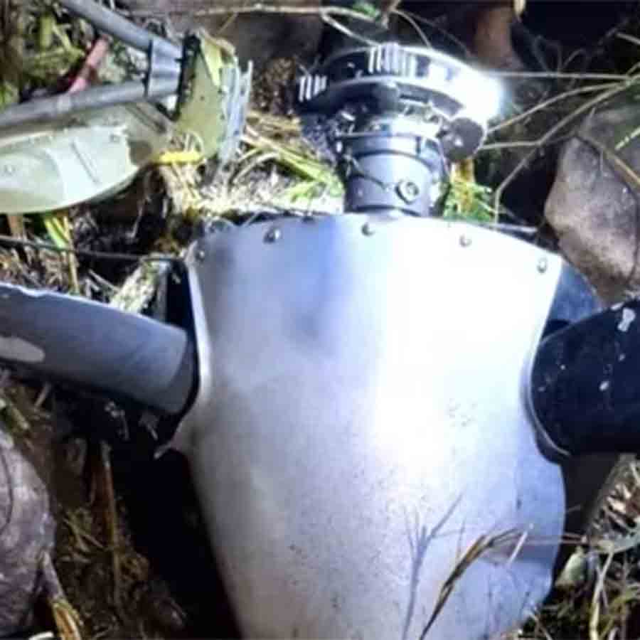 দুর্ঘটনাগ্রস্ত এয়ার অ্যাম্বুল্যন্স।