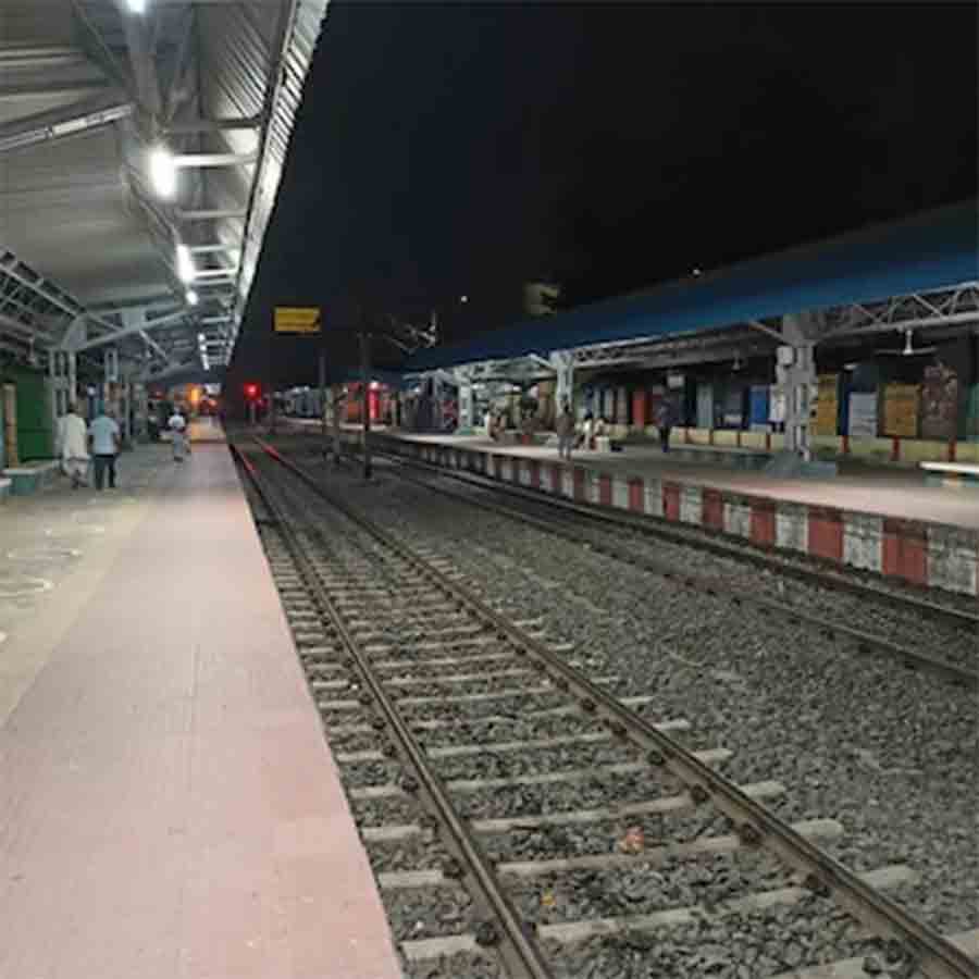 One man laid motionless in Dumdum station dgtl