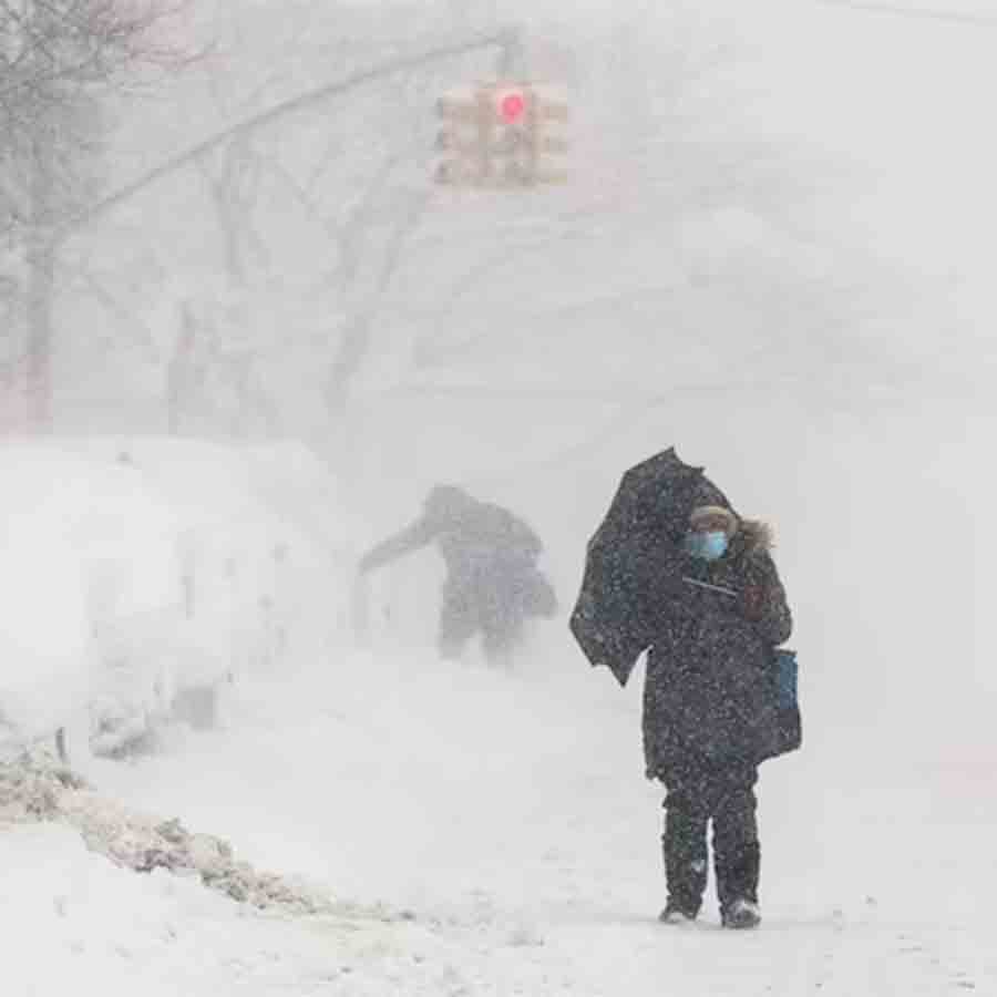 Blizzard in Bristol County, Boston Globe postpones printing of paper dgtl