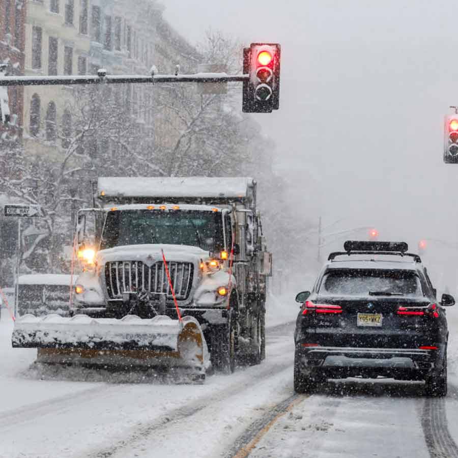 বরফে ঢাকা পড়ছে নিউ জার্সি। ছবি: রয়টার্স।