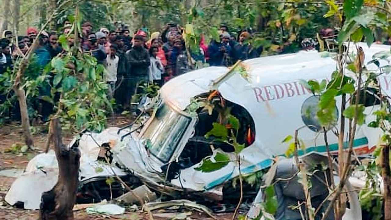 ভেঙে পড়া সেই বিমান। ঝাড়খণ্ডের চাতরায়।