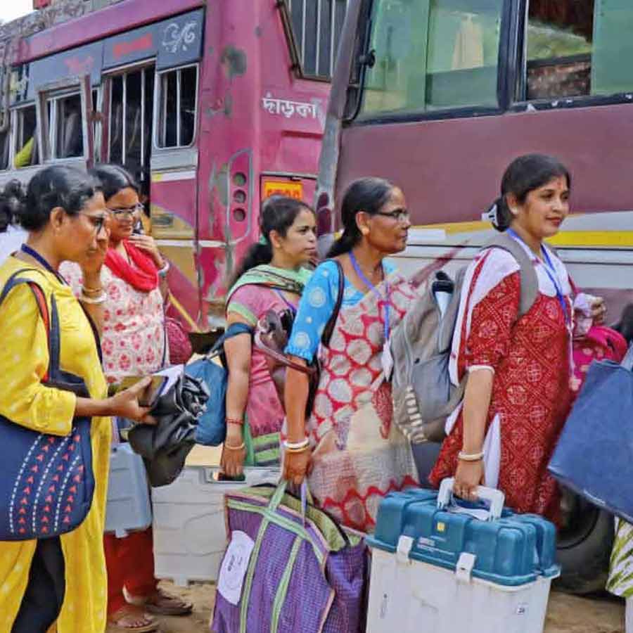 A letter has been submitted to the Election Commission office demanding an increase in bus fares for vehicles requisitioned for election duty