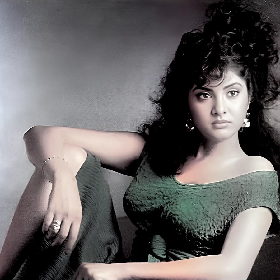 দিব্যার মৃত্যুর সময় তাঁর বাড়িতে উপস্থিত ছিলেন কে?