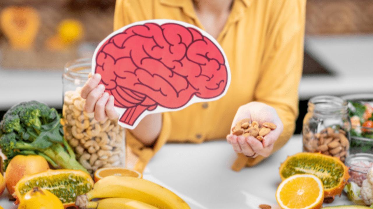 মস্তিষ্কের ক্ষমতা বৃদ্ধিতে কার্যকরী ৭টি খাবার।