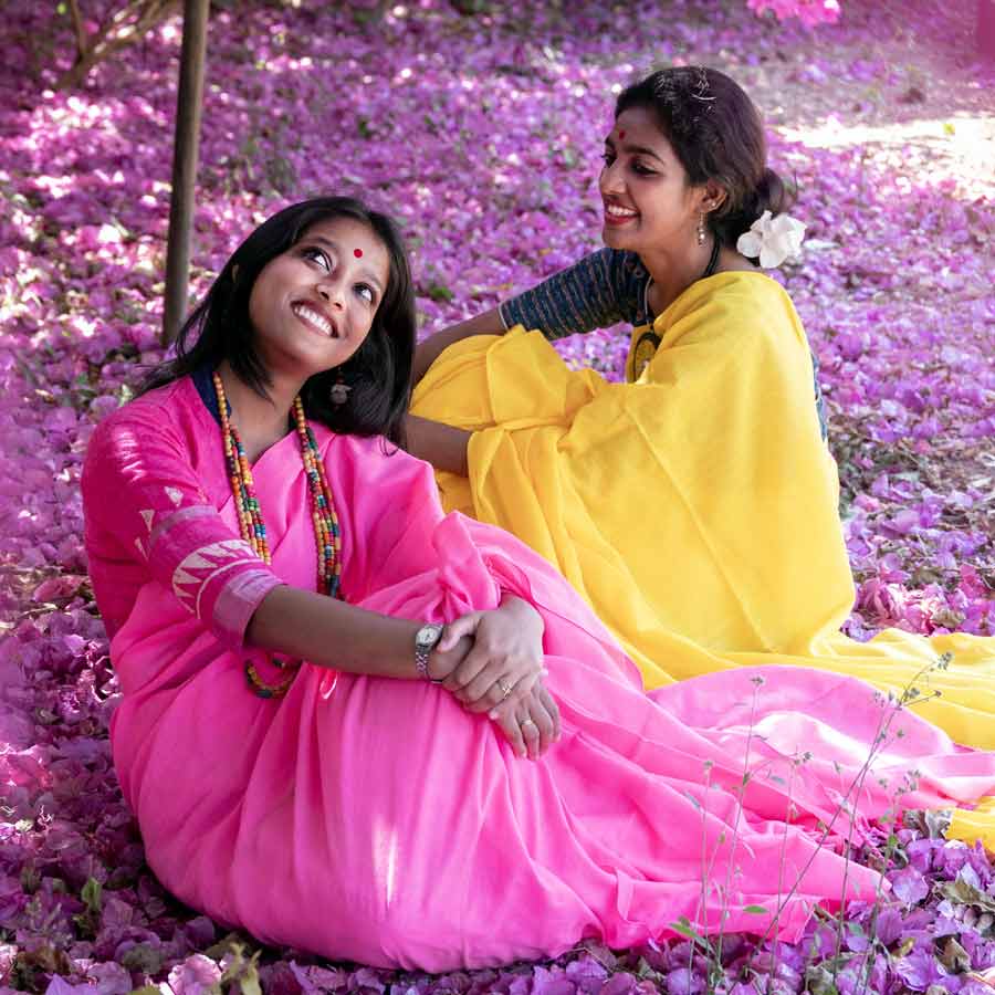 বসন্ত মানেই হলুদ, এ কথা যেমন সত্যি, বসন্ত মানে রঙের জোয়ার, খুশির ফোয়ারা, সে কথাও সত্যি।