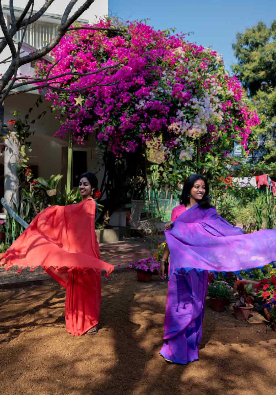 প্রকৃতির থেকে রং ধার নিয়ে রঙে-রসে সাজিয়ে ফেলুন নিজেকে, এই দোলপূর্ণিমায়।