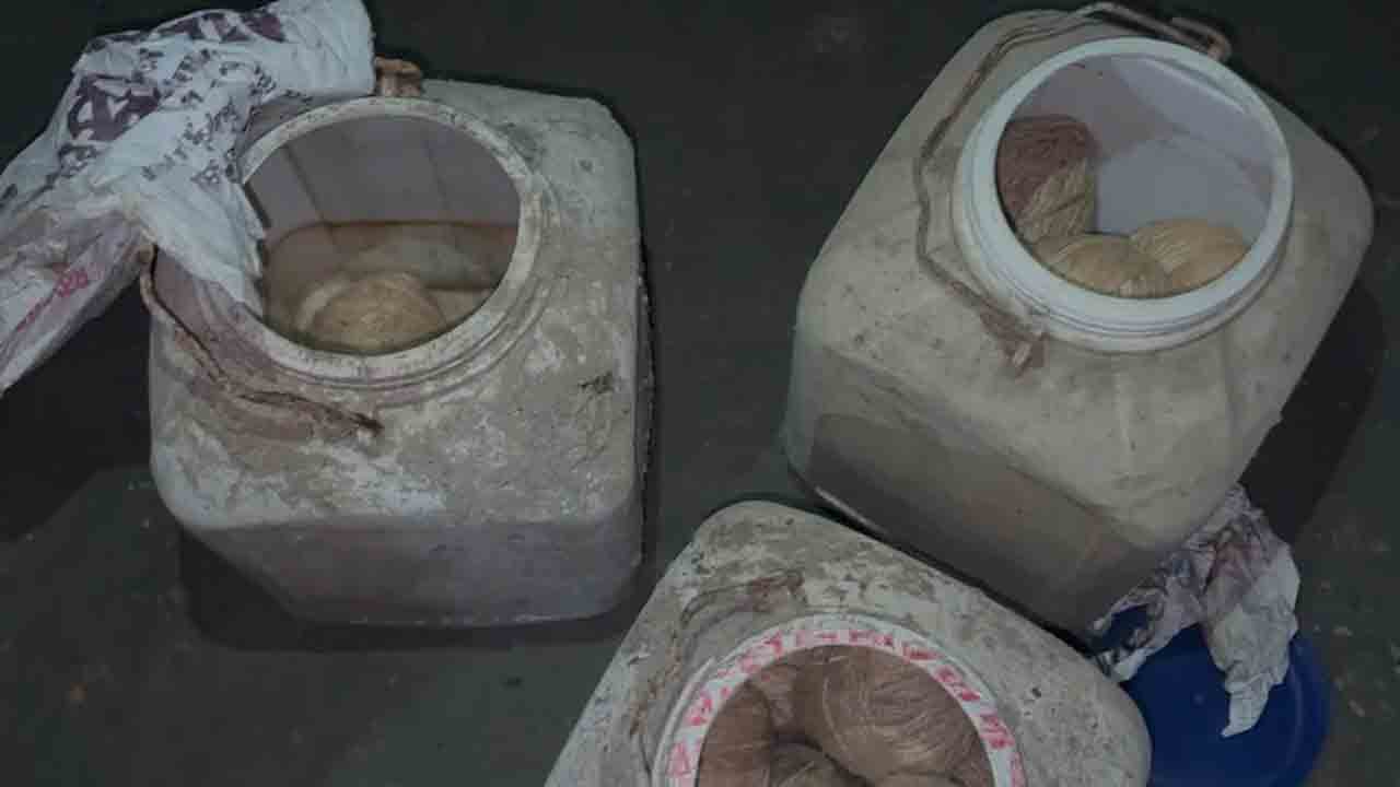 উদ্ধার হওয়া বোমা।