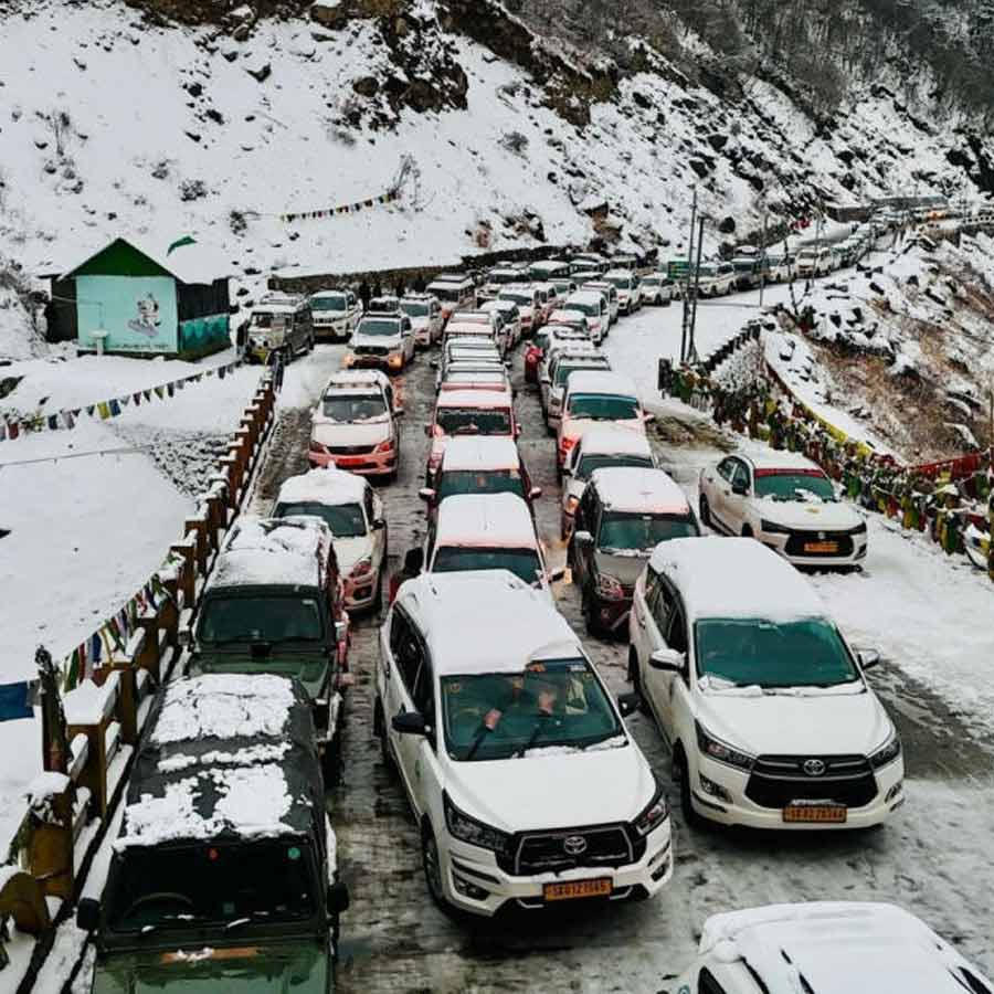 2700 tourists recued from Sikkim dgtld
