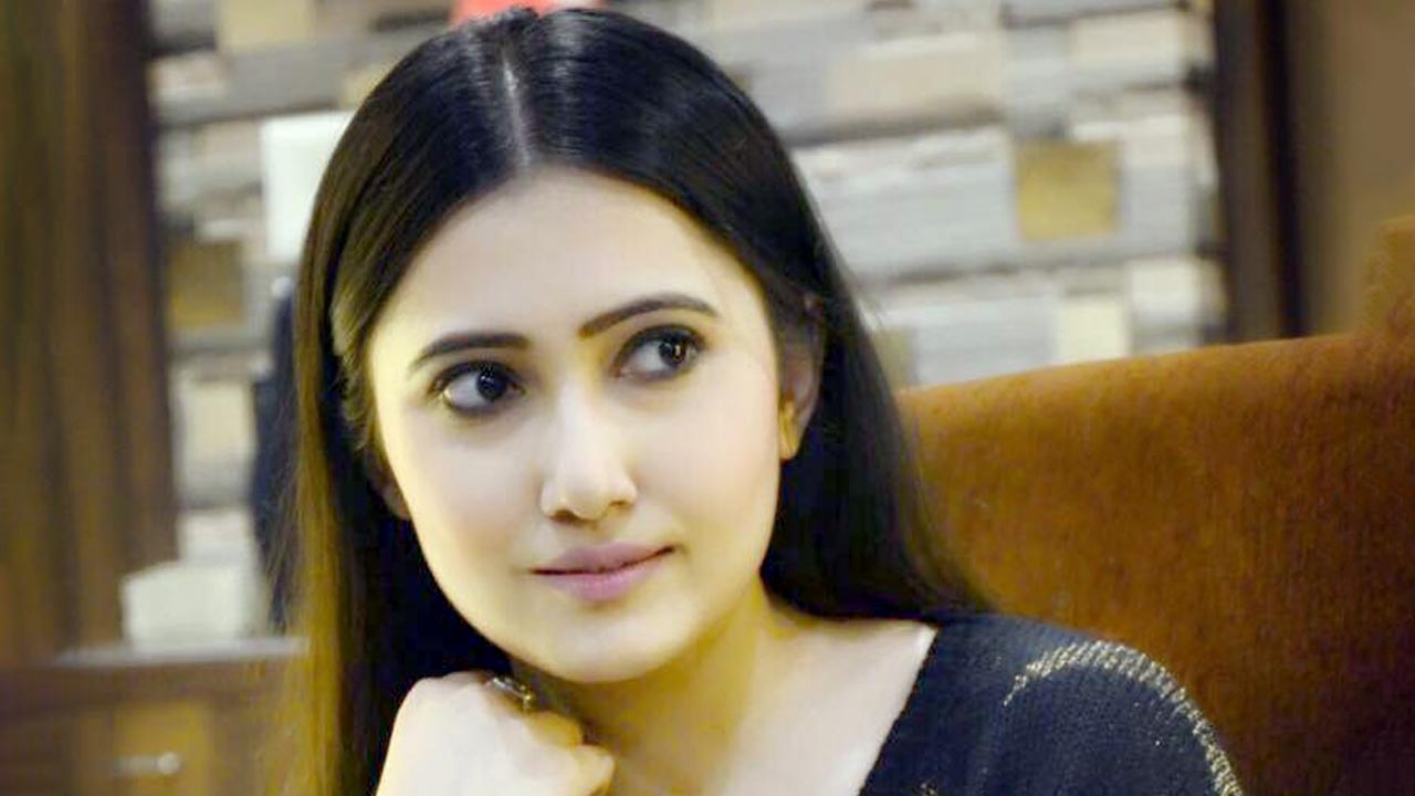 নিজেকে কী ভাবে সামলাচ্ছেন সম্পূর্ণা?