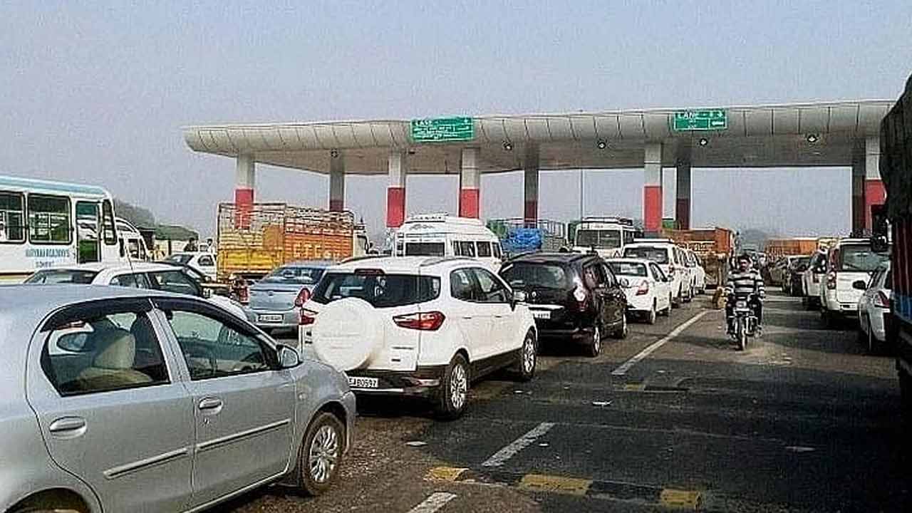 From April 1, cash transactions at toll plazas on national highways will be stopped, tolls will be paid only through FASTag and UPI