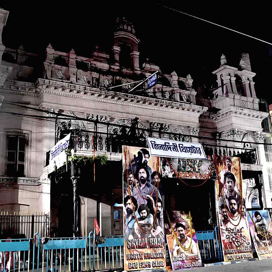 হলমালিকদের পাশে কে দাঁড়াবেন?