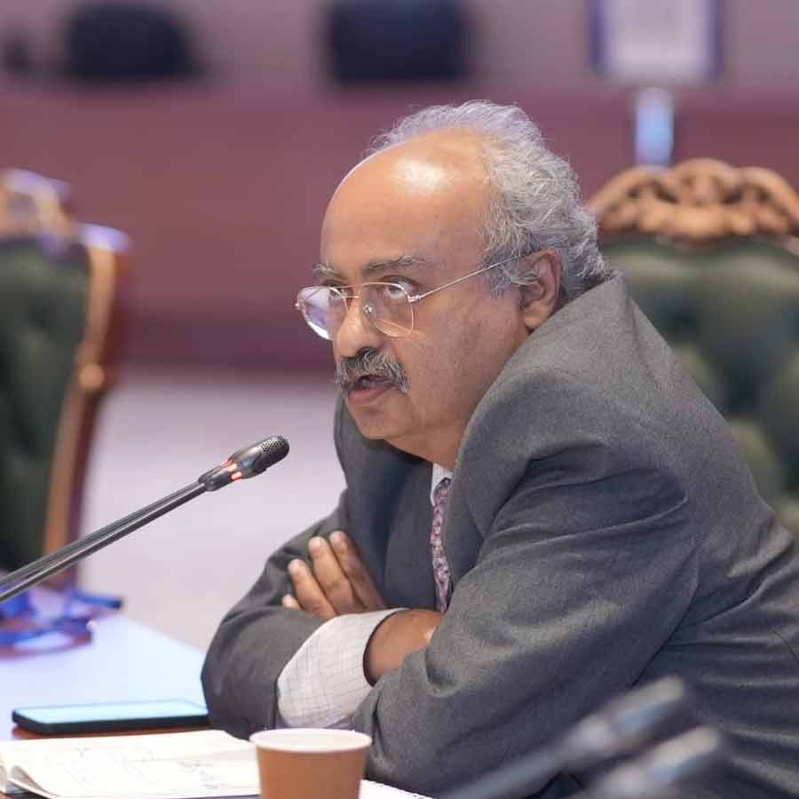 রাজ্য নির্বাচন কমিশনের সচিব নীলাঞ্জন শাণ্ডিল্য। মঙ্গলবার দিল্লির বৈঠকে।