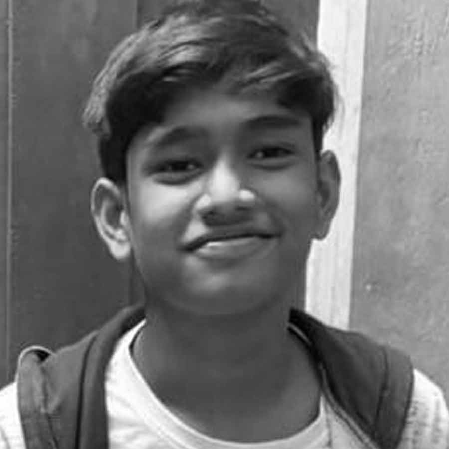 অষ্টম শ্রেণির ছাত্র ছিল পৃথ্বীরাজ হালদার।