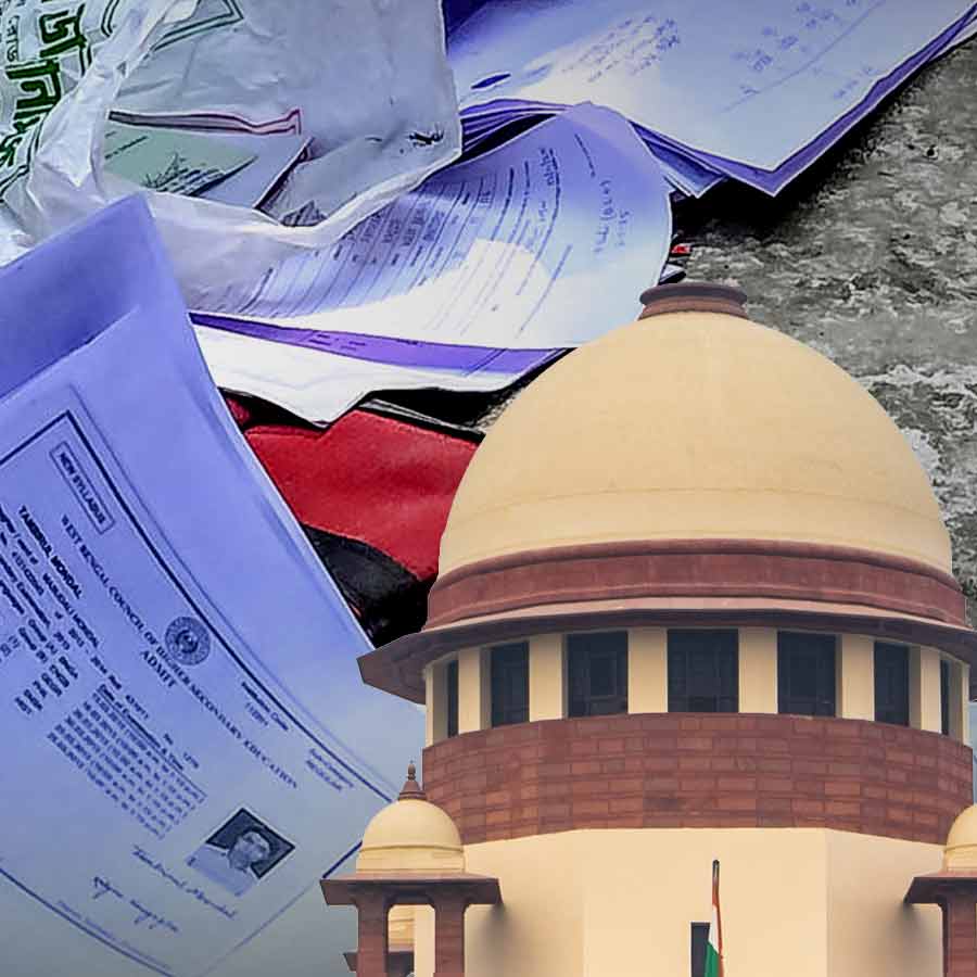 আপলোড না-হওয়া নথি বিচারকদের কাছে জমা দিতে বলল সুপ্রিম কোর্ট।