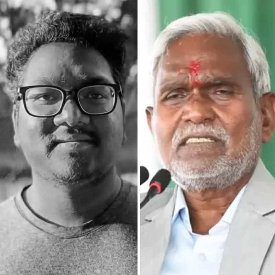 (বাঁ দিকে) মৃত যুবক বীর সোরেন। তাঁর দাদু ঝাড়খণ্ডের প্রাক্তন মুখ্যমন্ত্রী চম্পই সোরেন (ডান দিকে)।